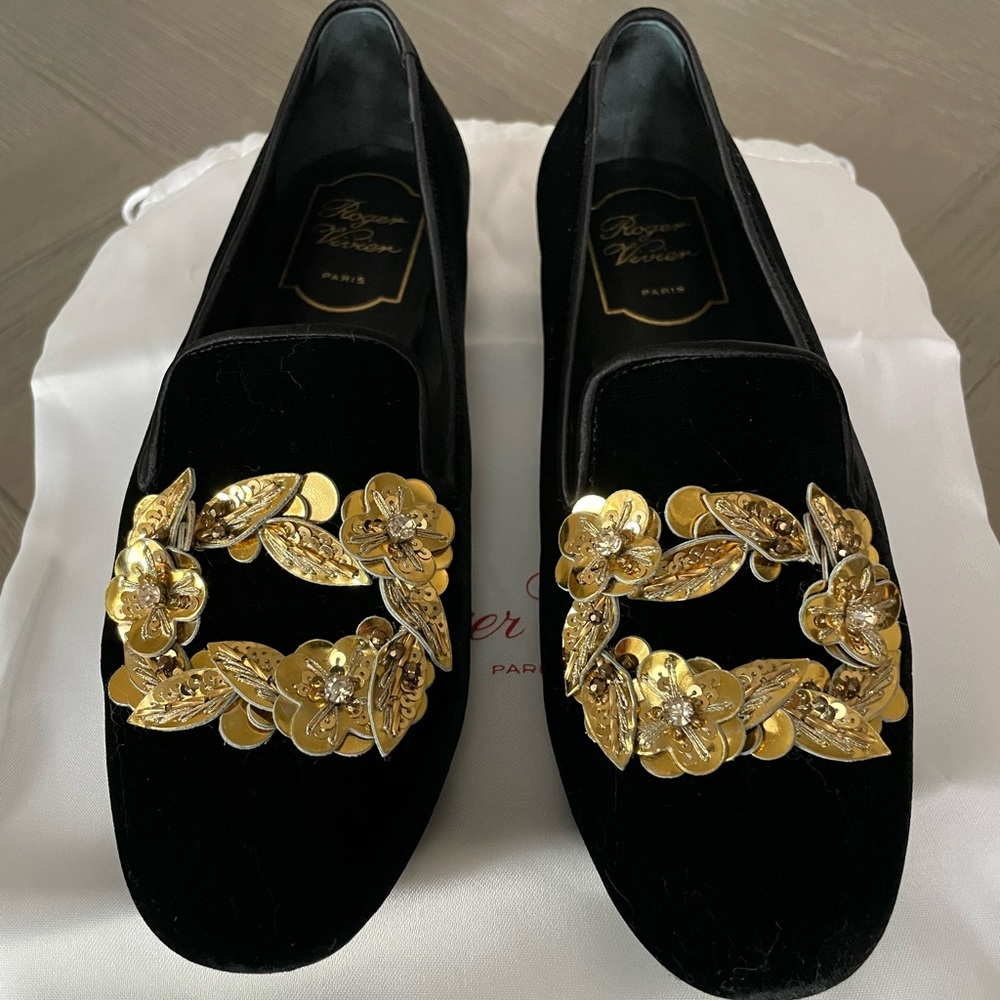 Roger Vivier Marechalle Flower Velvet Loafer, size 36 (6)